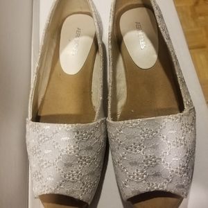 Aerosoles peep toe shoeq